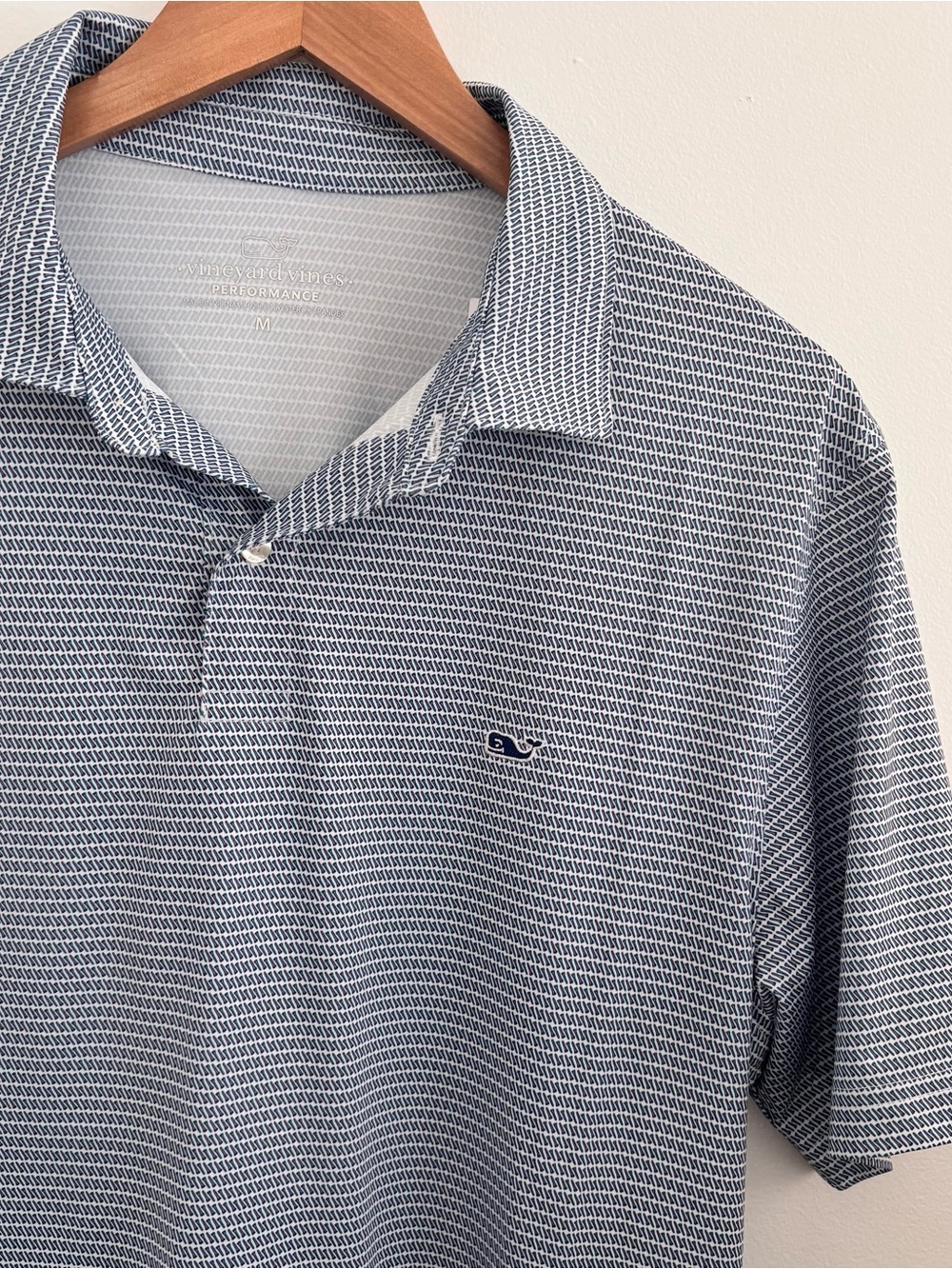 Vineyard Vines Men’s Navy and White Micro-Pattern Performance Polo - Picture 4 of 6